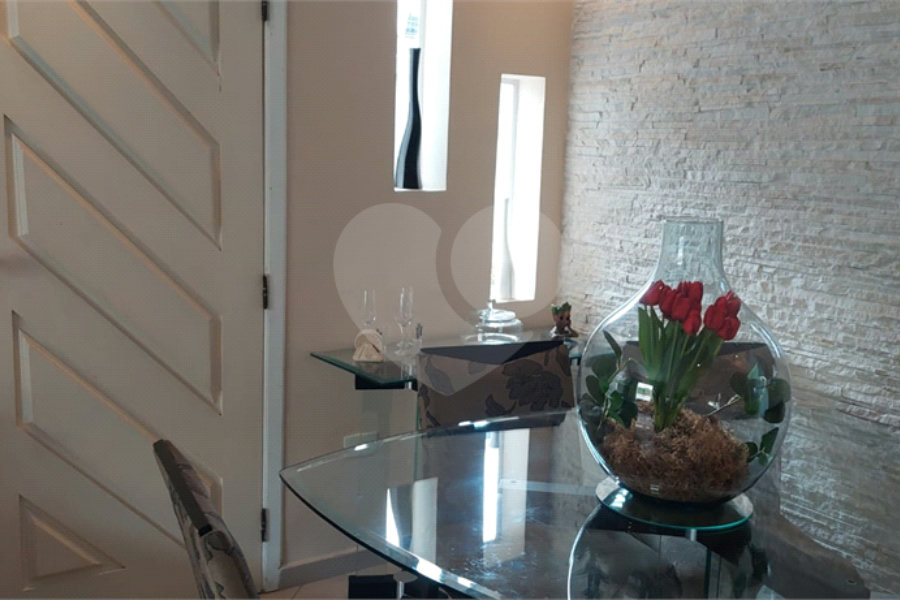 Sobrado à venda com 3 quartos, sendo 1 suíte, em Vila Constança, São Paulo, SP
