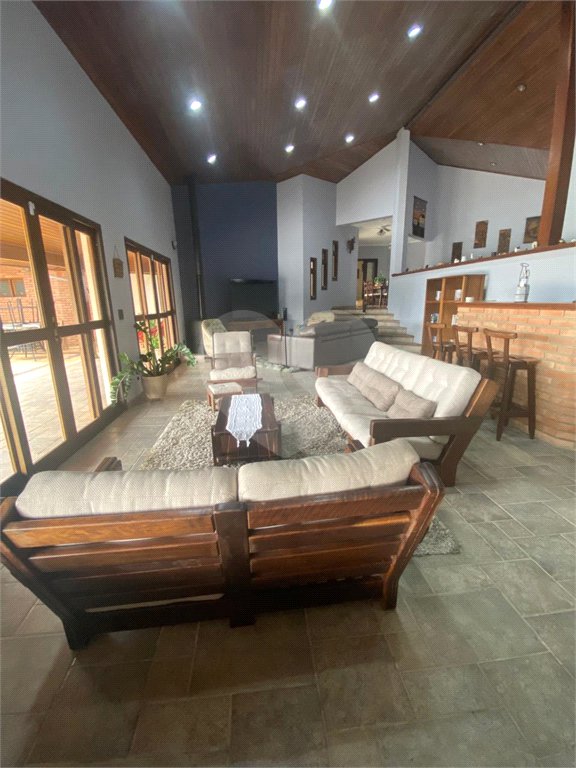 Casa à venda com 4 suítes no condomínio Vale da Santa Fé, Vinhedo - SP