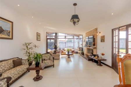 Casa à venda ou para alugar com 5 quartos, sendo 3 suítes, em Chácara Pavoeiro, Cotia, SP