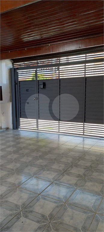Sobrado à venda com 2 quartos em Granja Carolina, Cotia, SP