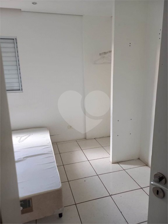 Casa à venda com 3 quartos, sendo 1 suíte, no condomínio Village St. Louis, São Paulo - SP
