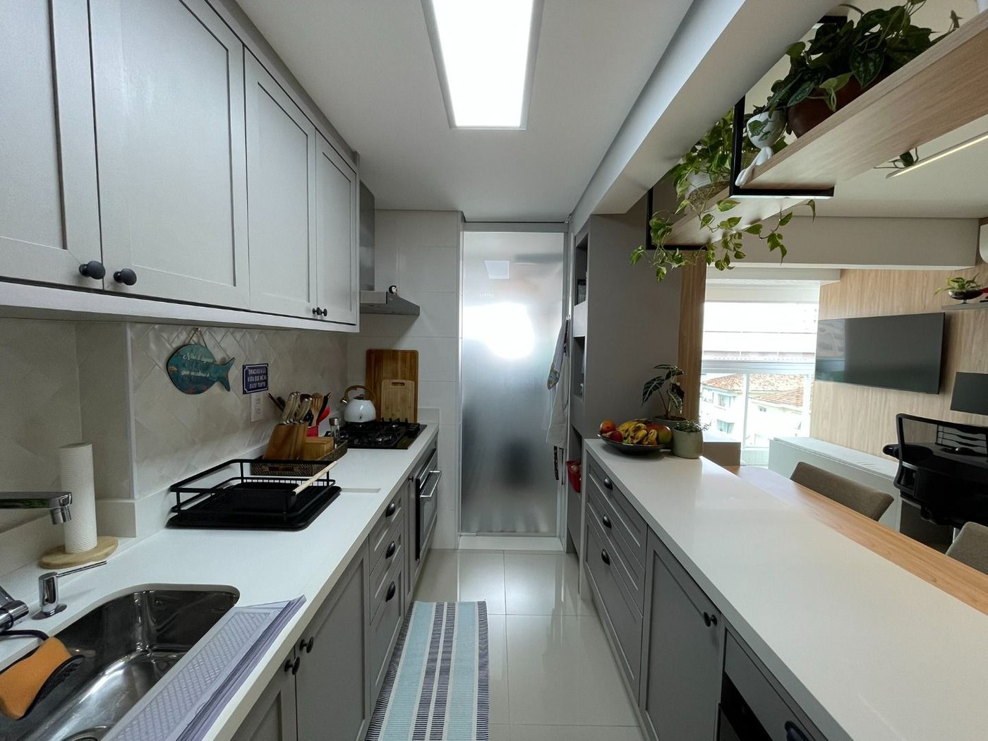 Apartamento 1 suíte com closet, 1 vaga demarcada, Embaré, Santos