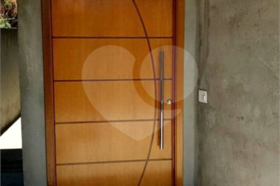 Sobrado à venda com 3 quartos, sendo 1 suíte, em Serra da Cantareira, Mairiporã, SP
