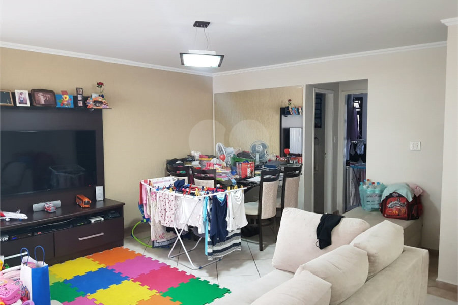 Casa à venda com 3 quartos, sendo 1 suíte, no condomínio Res Azaléias, São Paulo - SP