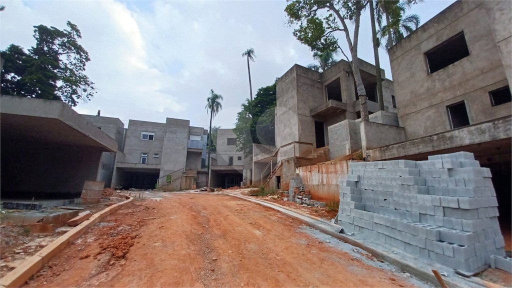 Casa à venda com 3 suítes no condomínio Residencial Floresta, São Paulo - SP