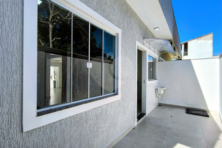 Casa à venda com 2 quartos, sendo 1 suíte,  em Guriri, Cabo Frio, RJ