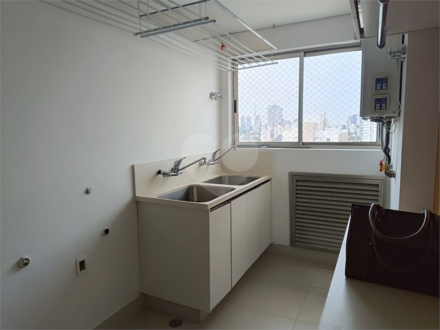 Apartamento à venda ou para alugar com 3 suítes em Pinheiros, São Paulo, SP