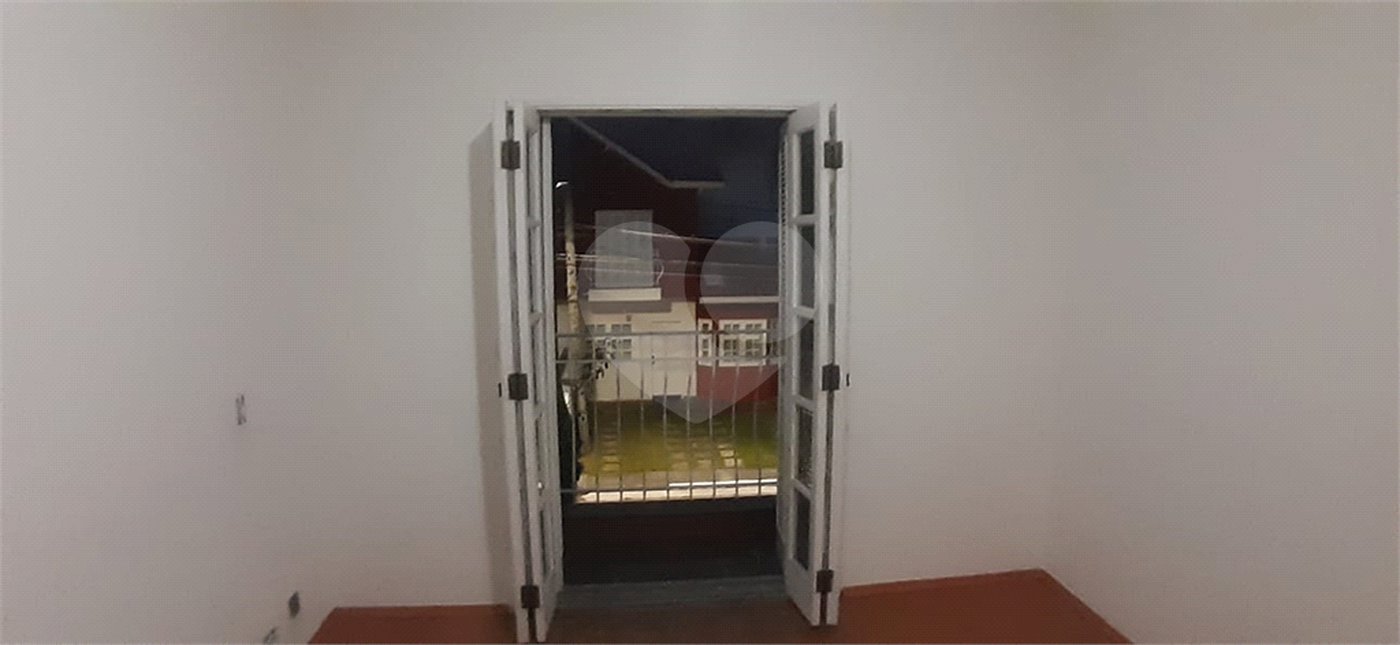 Casa à venda com 3 quartos, sendo 1 suíte, no condomínio Village Palmas, São Paulo - SP