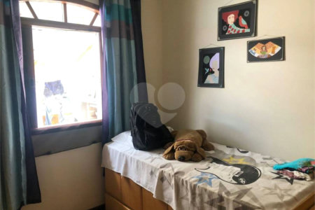 Casa à venda com 4 quartos, sendo 2 suítes,  no condomínio Altos da Serra 1, São José dos Campos - SP