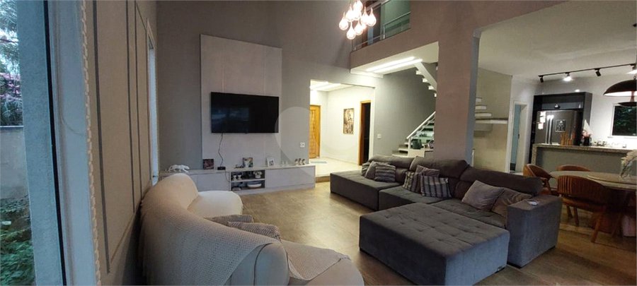 Casa para alugar com 4 quartos, sendo 3 suítes,  no condomínio Figueira Garden, Atibaia - SP