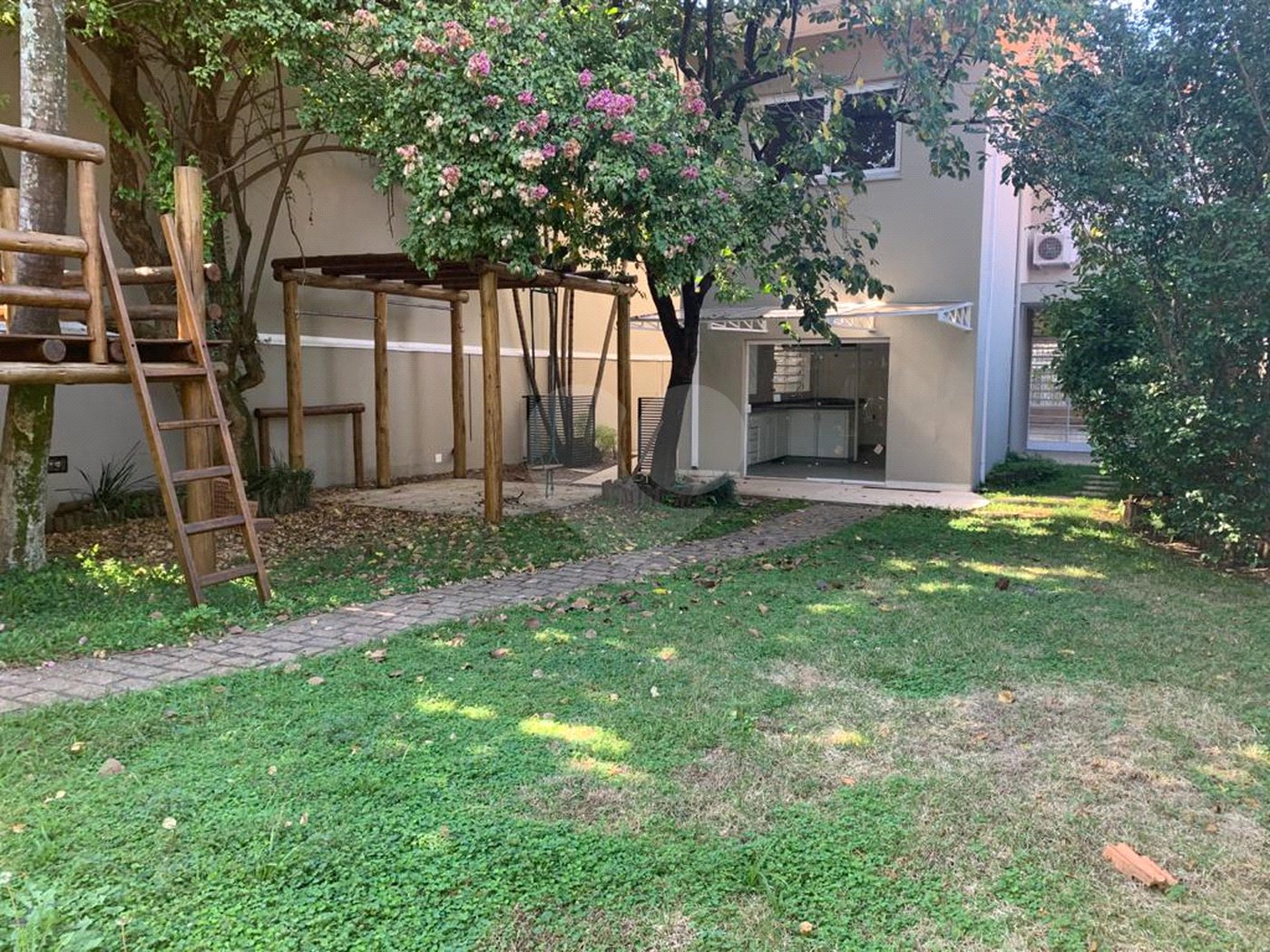 Casa à venda com 4 quartos, sendo 2 suítes, em Brooklin, São Paulo, SP