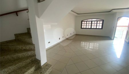 Sobrado à venda com 4 quartos, sendo 2 suítes,  em Vila Gustavo, São Paulo, SP