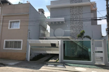 Casa à venda com 3 quartos, sendo 1 suíte, no condomínio Parque Vitória, São Paulo - SP