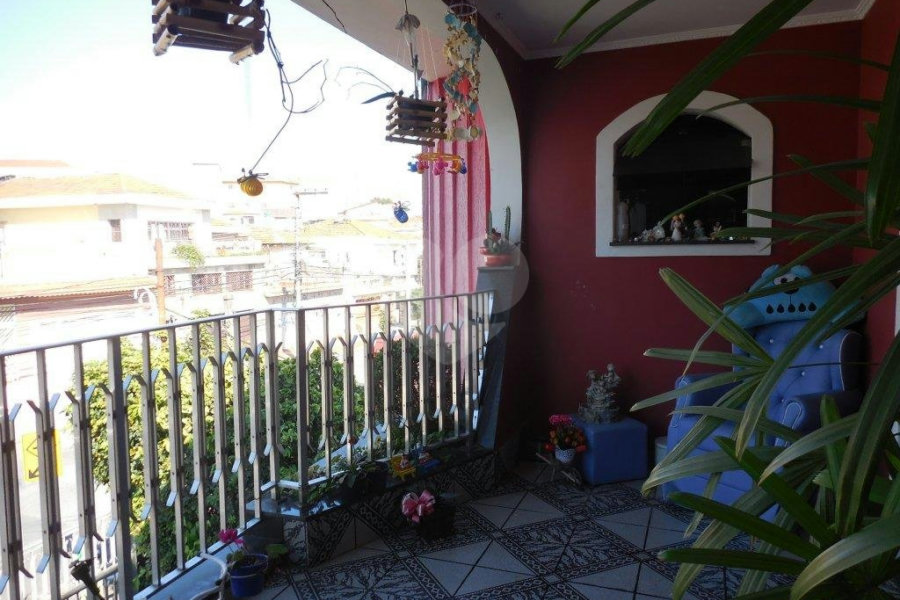 Sobrado à venda com 4 quartos, sendo 3 suítes, em Vila Gustavo, São Paulo, SP