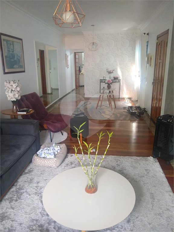 Sobrado à venda com 3 quartos, sendo 1 suíte,  em Vila do Castelo, São Paulo, SP