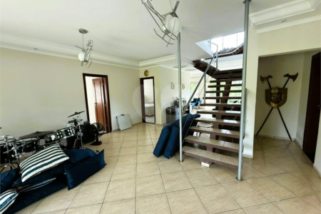 Casa à venda com 4 quartos, sendo 3 suítes, no condomínio Village da Serra, Araçoiaba da Serra - SP