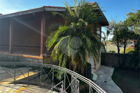 Casa à venda com 4 suítes em Vila Petrópolis, Atibaia, SP