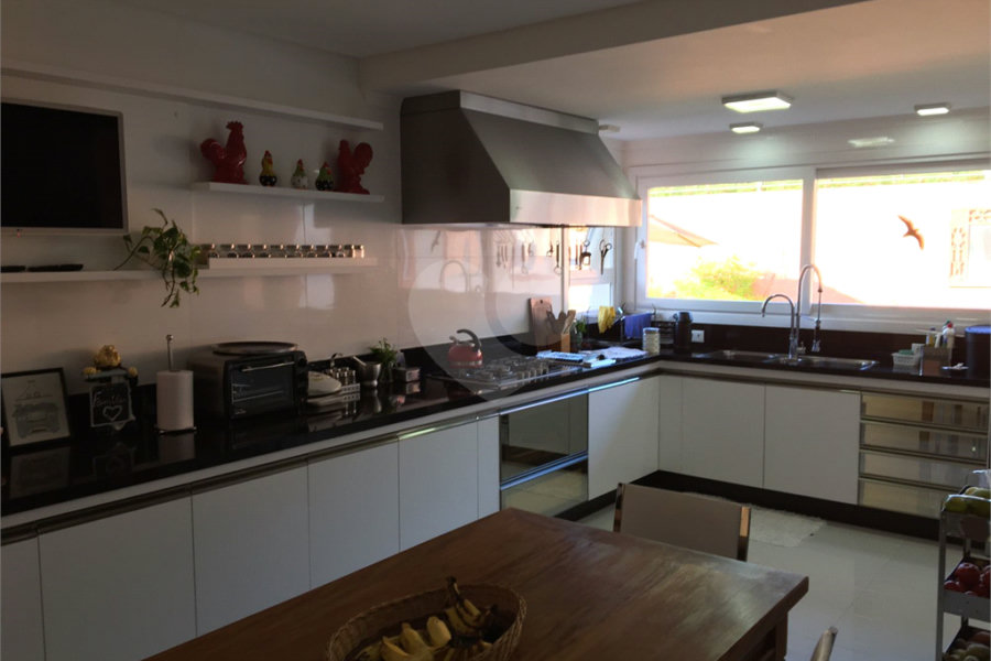 Casa à venda com 3 suítes no condomínio Suíça da Cantareira, Mairiporã - SP