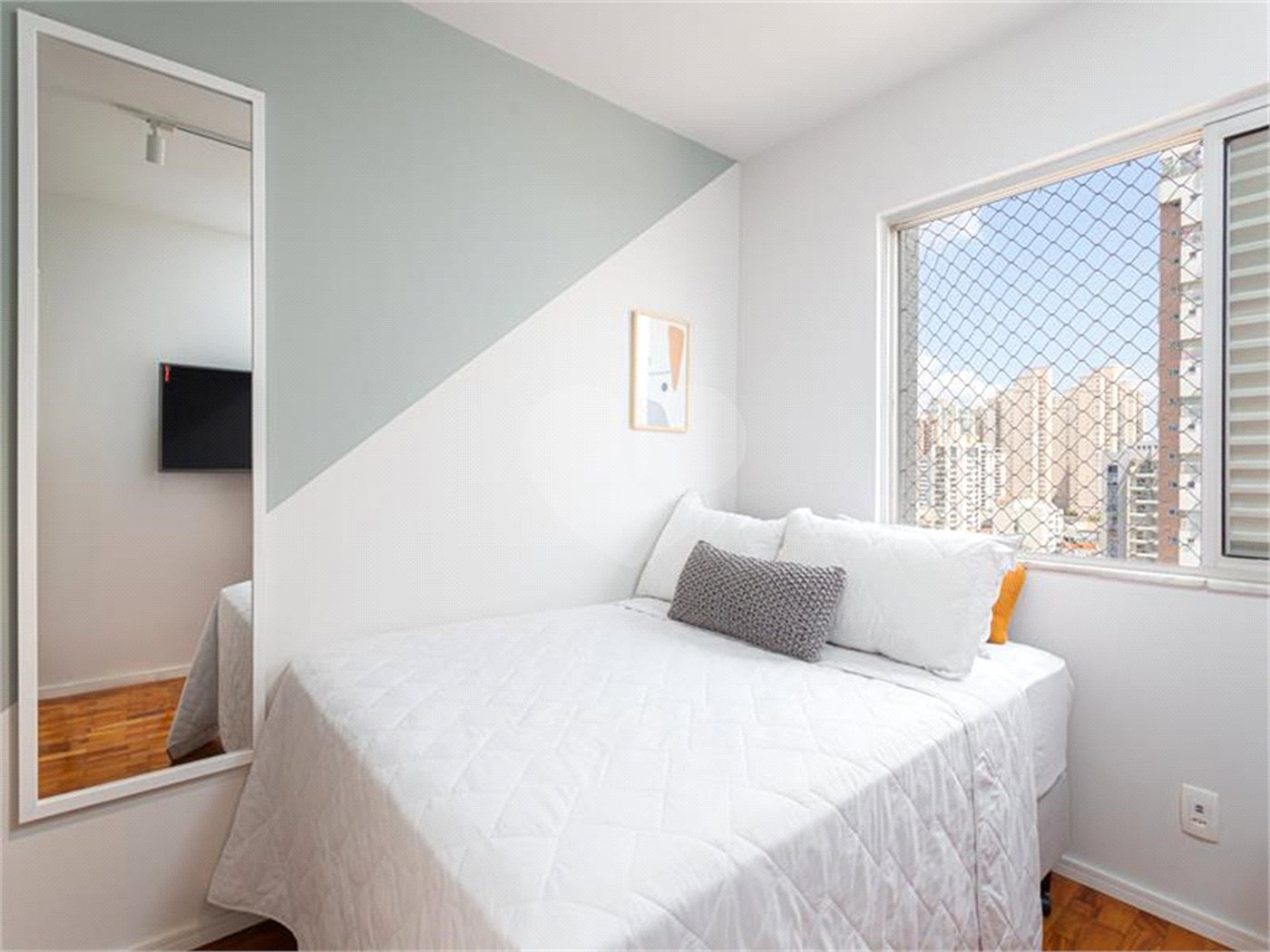 Apartamento à venda com 4 quartos, sendo 1 suíte, em Vila Cordeiro, São Paulo, SP