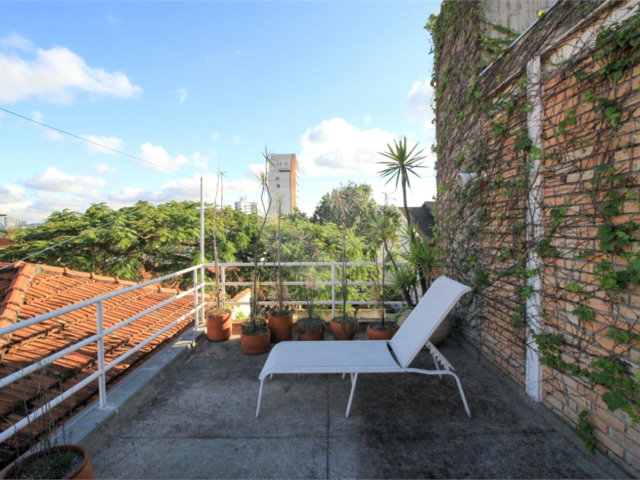 Casa à venda ou para alugar com 5 quartos, sendo 3 suítes,  em Vila Madalena, São Paulo, SP