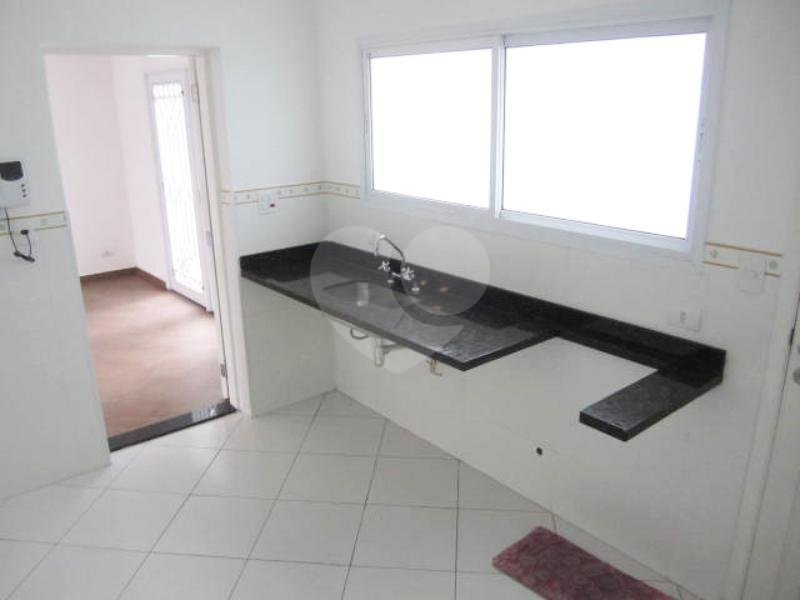 Casa à venda com 4 quartos, sendo 2 suítes, em Moema, São Paulo, SP