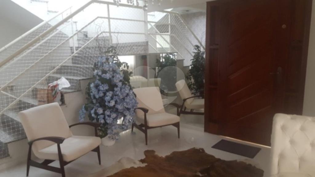 Sobrado à venda com 4 quartos, sendo 1 suíte, em Tremembé, São Paulo, SP