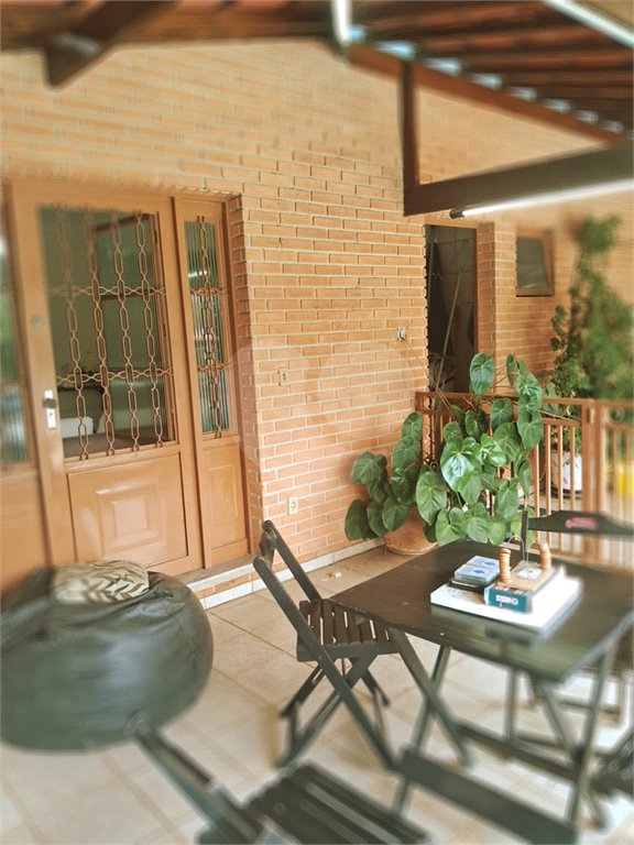 Casa à venda com 3 quartos, sendo 1 suíte, no condomínio Acmti - Colinas do Mosteiro, Terras de Itaici e Recanto dos Pássaros, Indaiatuba - SP