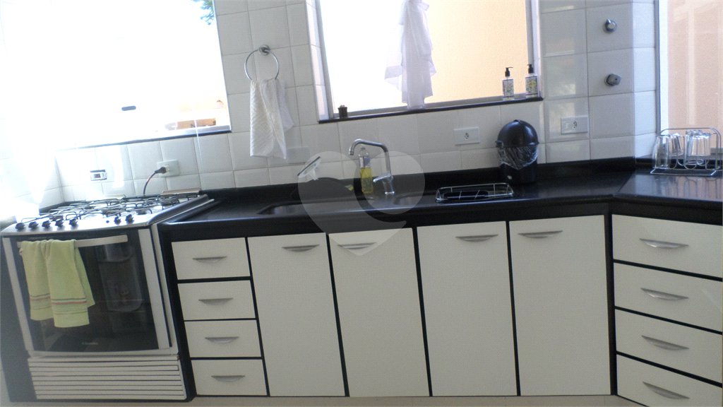 Sobrado à venda com 4 suítes em Recanto Impla, Carapicuíba, SP