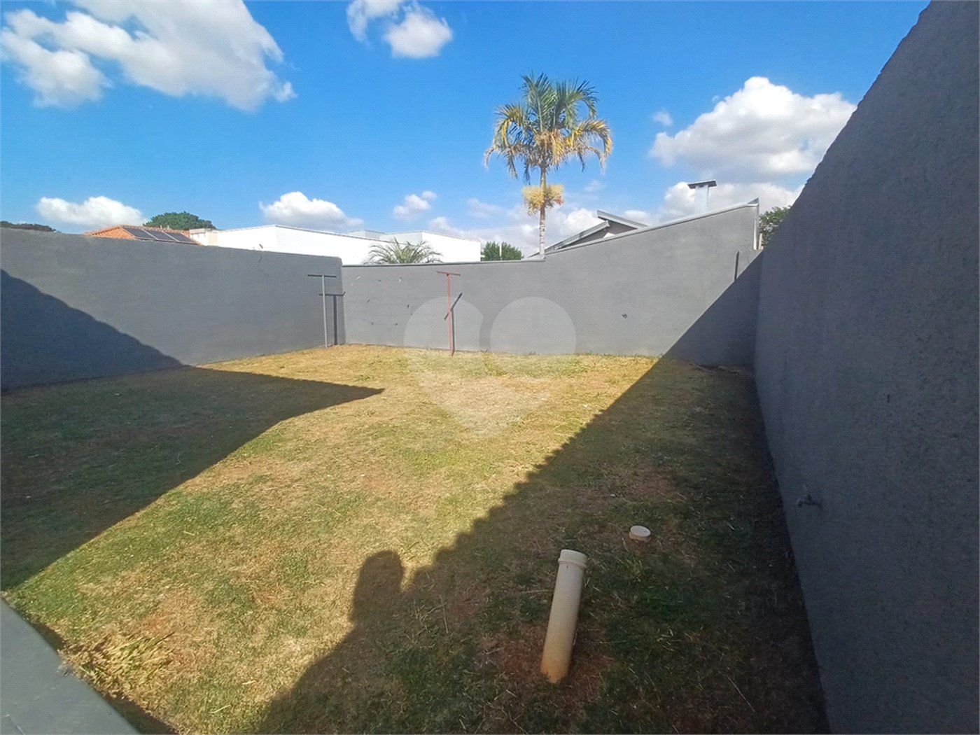 Casa à venda com 3 quartos, sendo 2 suítes, no condomínio Sollaris, Araraquara - SP