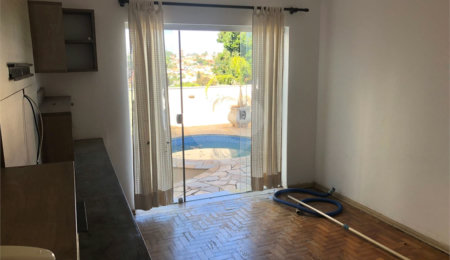 Casa à venda com 4 quartos, sendo 1 suíte,  em Vila Maria, Itapetininga, SP