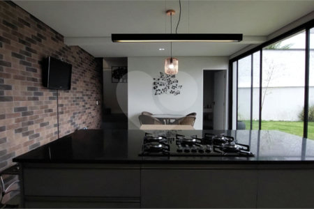 Casa à venda ou para alugar com 4 suítes no condomínio Figueira Garden, Atibaia - SP