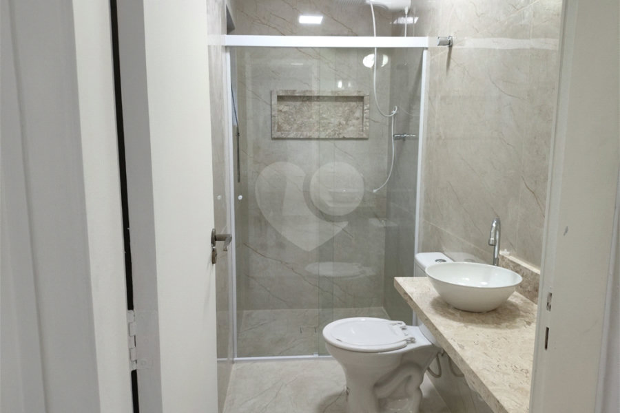 Casa à venda com 3 quartos, sendo 1 suíte,  no condomínio Res Saint Honoré, São Paulo - SP