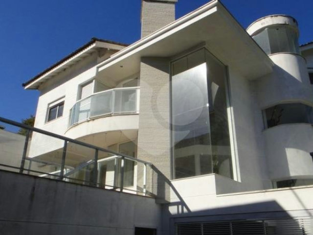 Casa à venda com 3 suítes no condomínio Villa Castanheira, São Paulo - SP