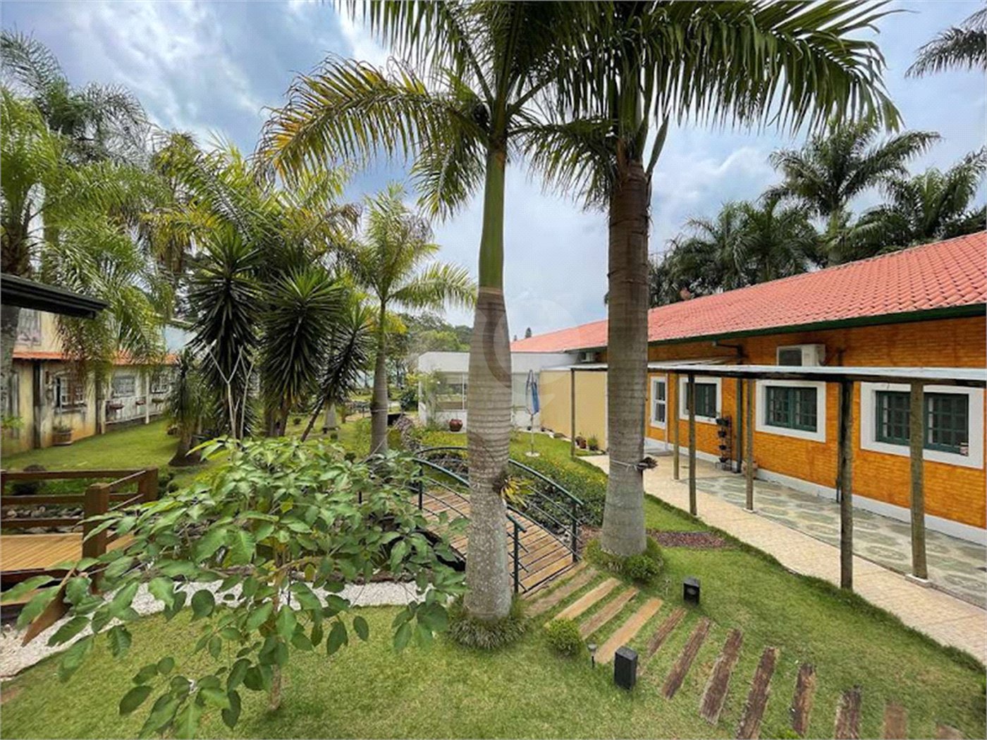 Casa à venda com 4 suítes no condomínio Miollo da Granja, Cotia - SP