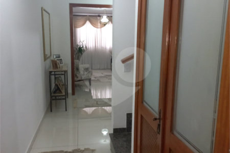 Sobrado à venda com 3 quartos em Jardim Marisa, São Paulo, SP