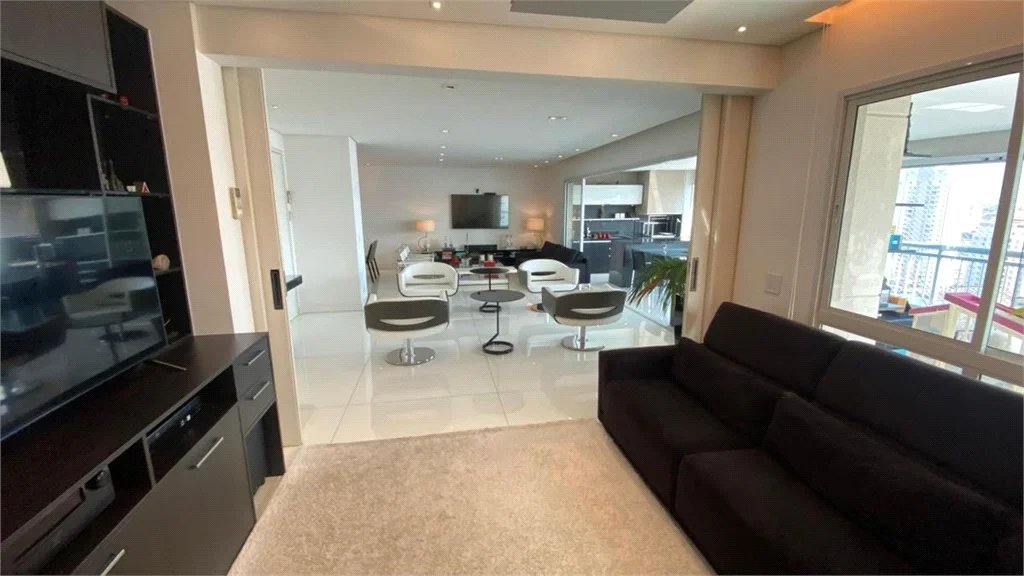 Apartamento à venda com 3 suítes em Vila Romana, São Paulo, SP