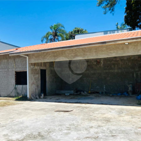 Casa à venda com 3 suítes no condomínio Lagoinha, Jacareí - SP