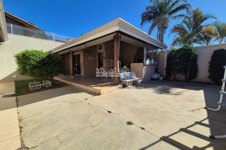 Casa à venda com 3 quartos, sendo 1 suíte, em Retiro das Fontes, Atibaia, SP