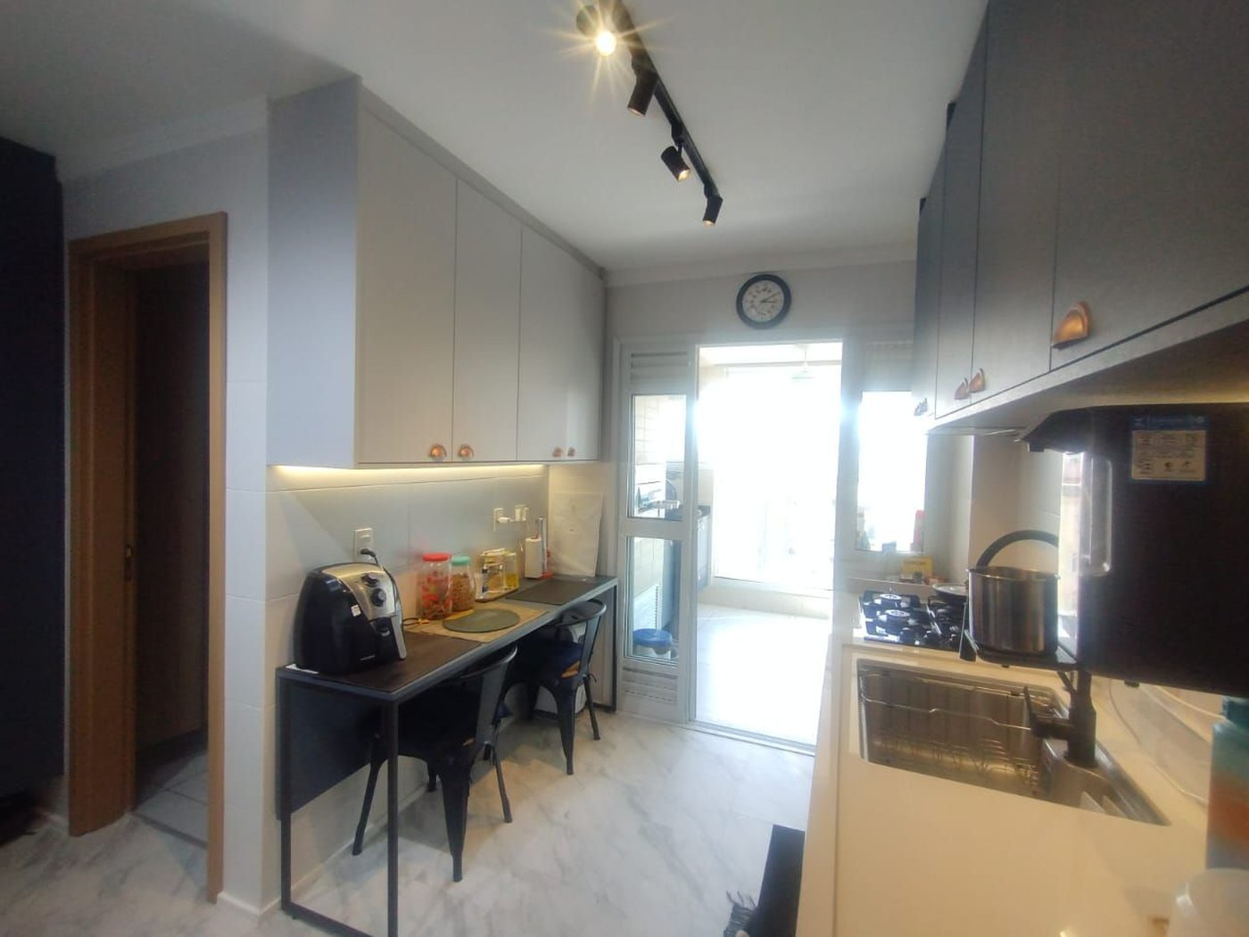 Apartamento Residencial à venda, Gonzaga, Santos - AP1742.