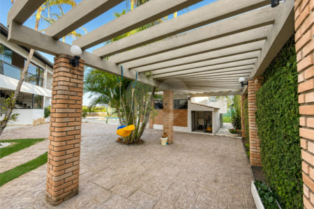 Casa à venda com 5 suítes no condomínio Parque Village Castelo, Itu - SP