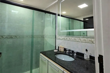 Apartamento à venda com 2 quartos, sendo 1 suíte,  em Laranjeiras, Rio de Janeiro, RJ