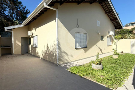 Casa à venda com 3 quartos, sendo 1 suíte, no condomínio Bela Vita, Atibaia - SP
