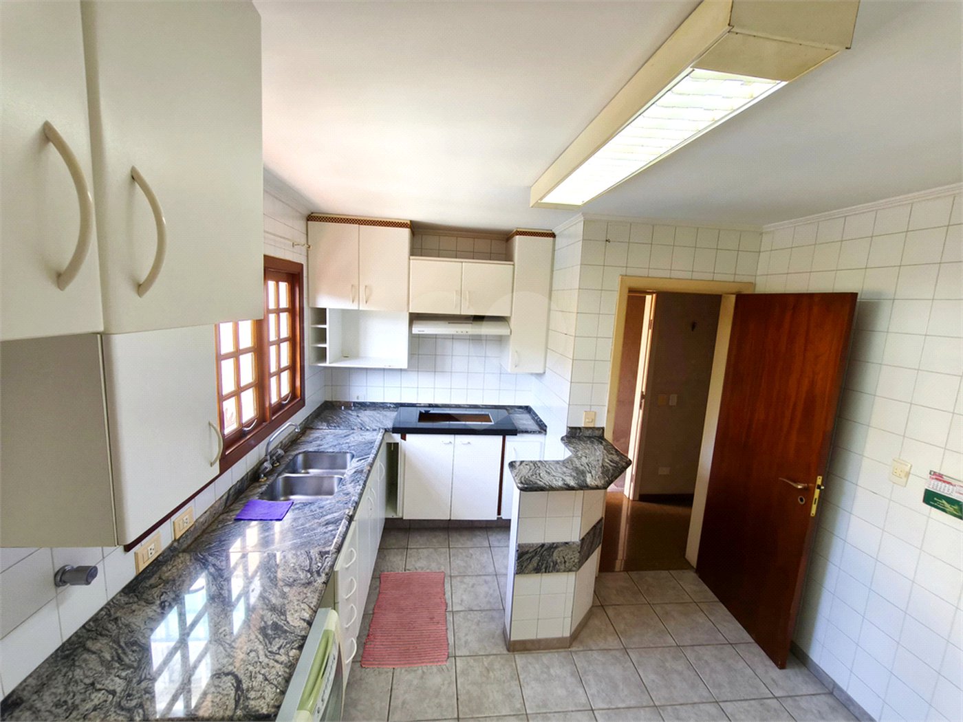 Casa à venda com 3 suítes no condomínio Jd Itatinga, São Paulo - SP
