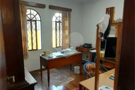 Sobrado à venda com 4 quartos, sendo 1 suíte, em Jardim Pinheiros, São Paulo, SP