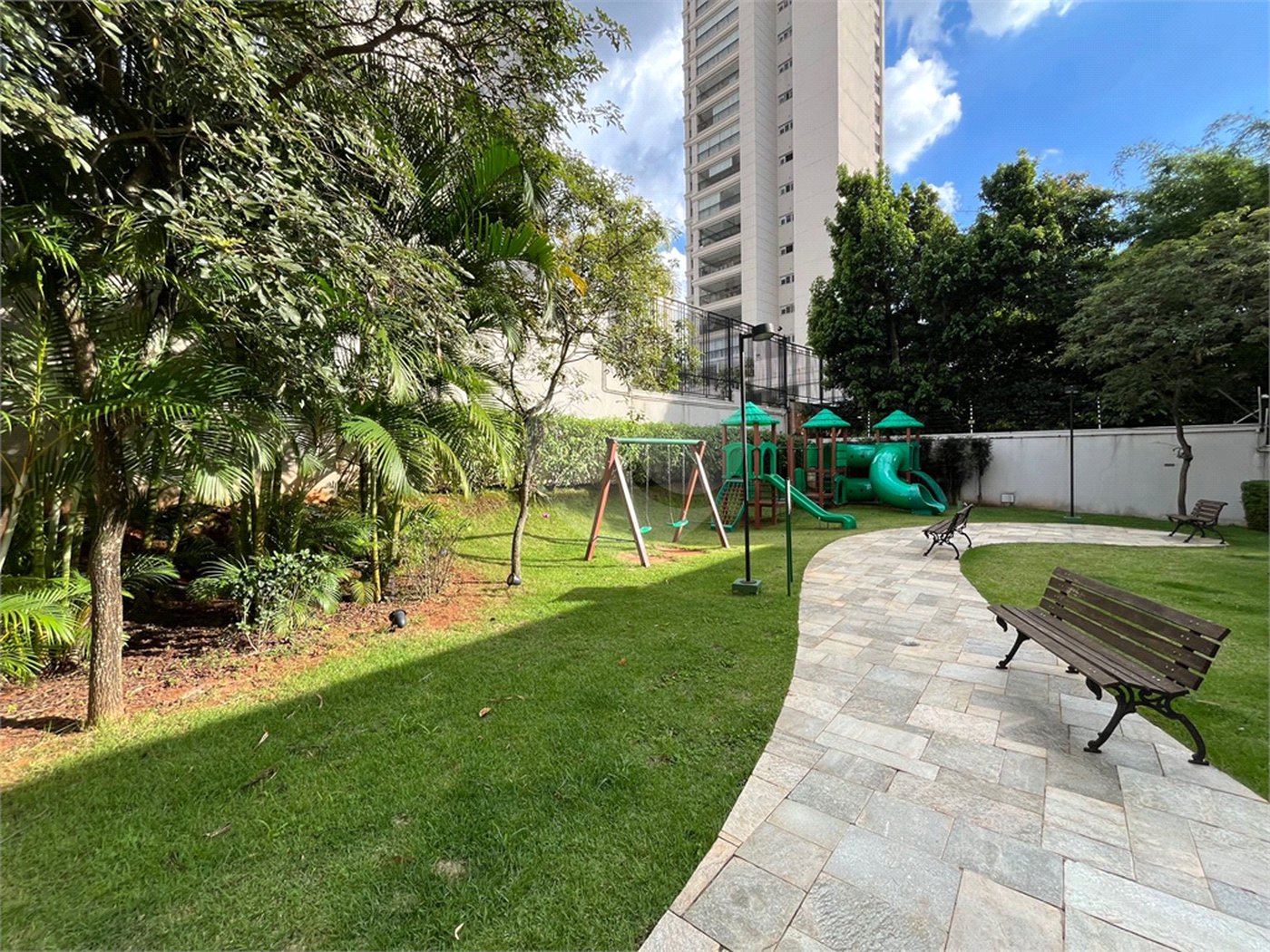 Apartamento à venda com 3 suítes em Santa Teresinha, São Paulo, SP