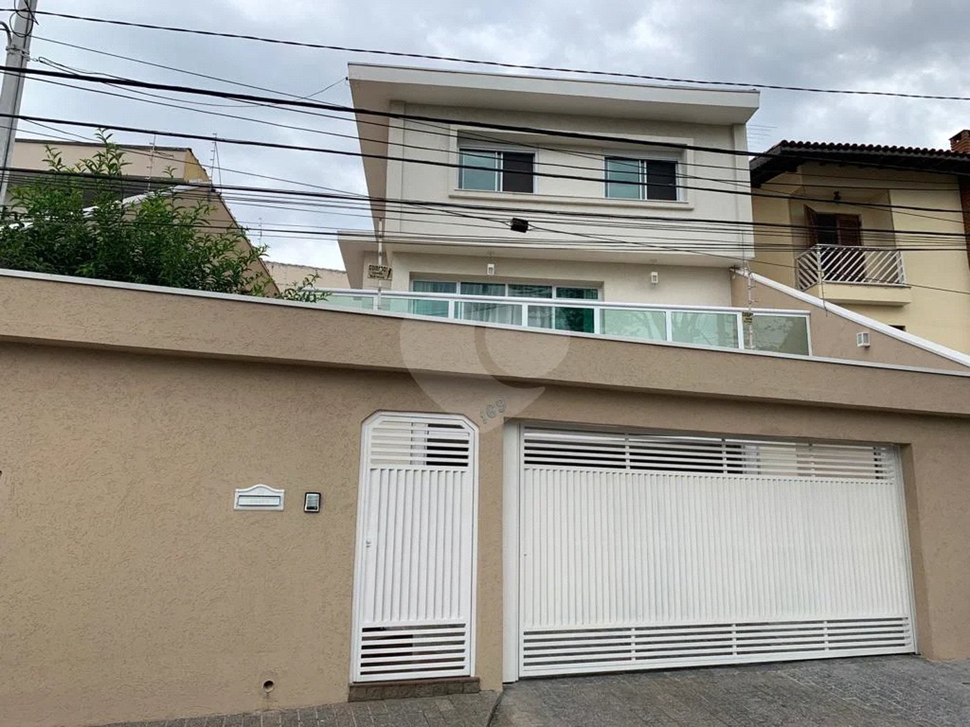 Excelente sobrado com piscina e churrasqueira