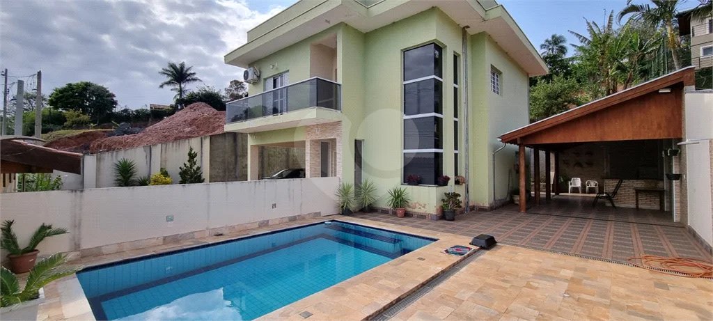 Casa à venda com 3 quartos, sendo 1 suíte, no condomínio Chácaras do Lago, Vinhedo - SP