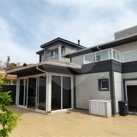 Casa à venda com 3 suítes no condomínio Figueira Garden, Atibaia - SP