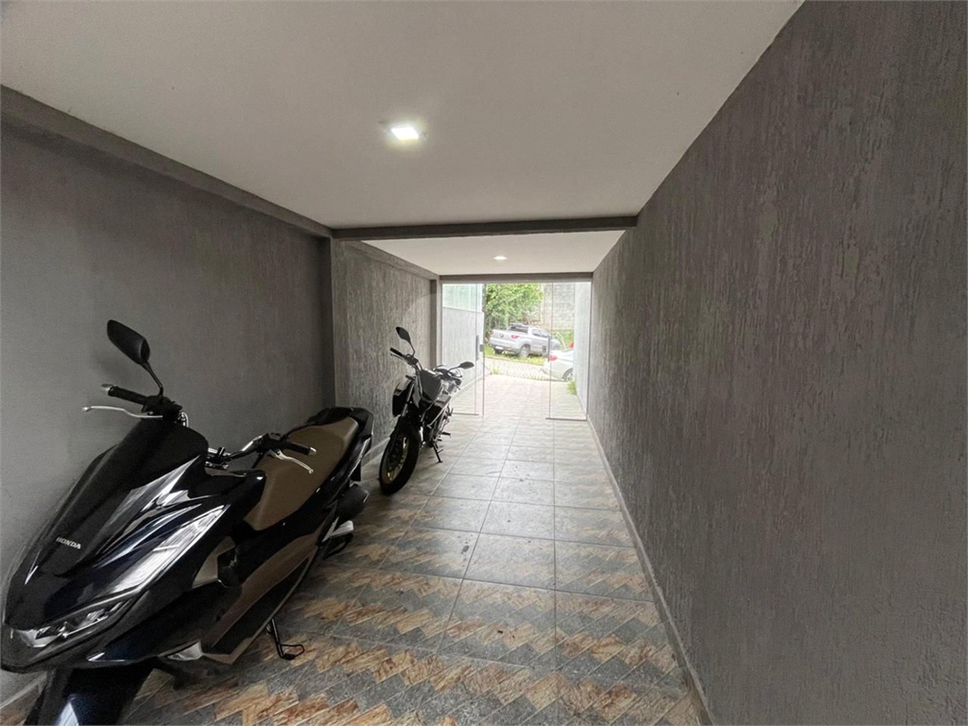 Casa à venda com 3 quartos, sendo 2 suítes, no condomínio Notting Hill - Campo Grande, Rio de Janeiro - RJ