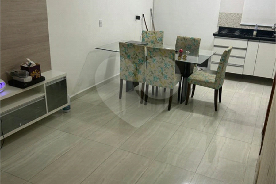 Casa à venda ou para alugar com 3 quartos, sendo 2 suítes,  no condomínio Residencial Erika, São Paulo - SP
